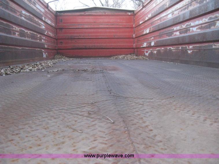 image for item B8365 1979 International 1824 tandem axle grain truck