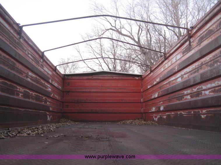 image for item B8365 1979 International 1824 tandem axle grain truck
