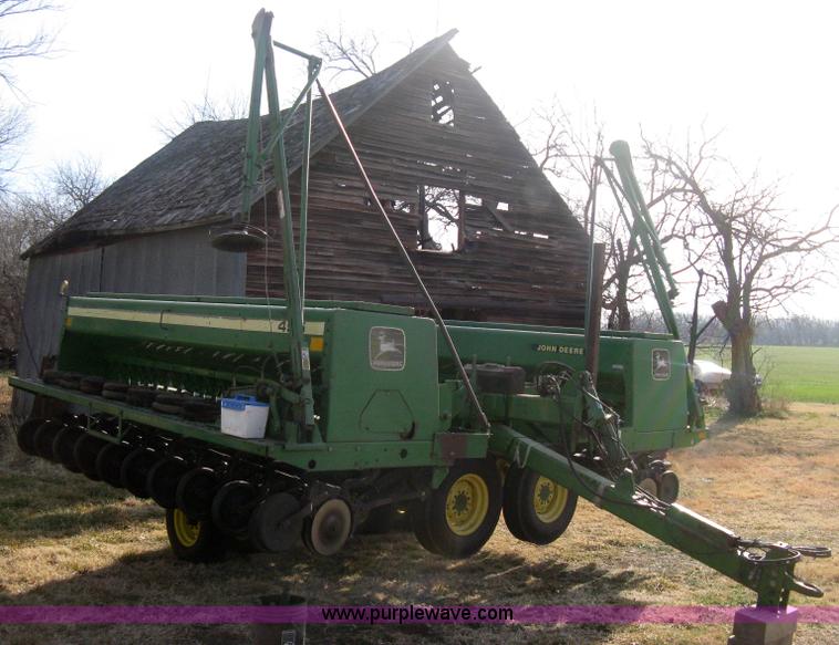 image for item B8368 John Deere 455 grain drill
