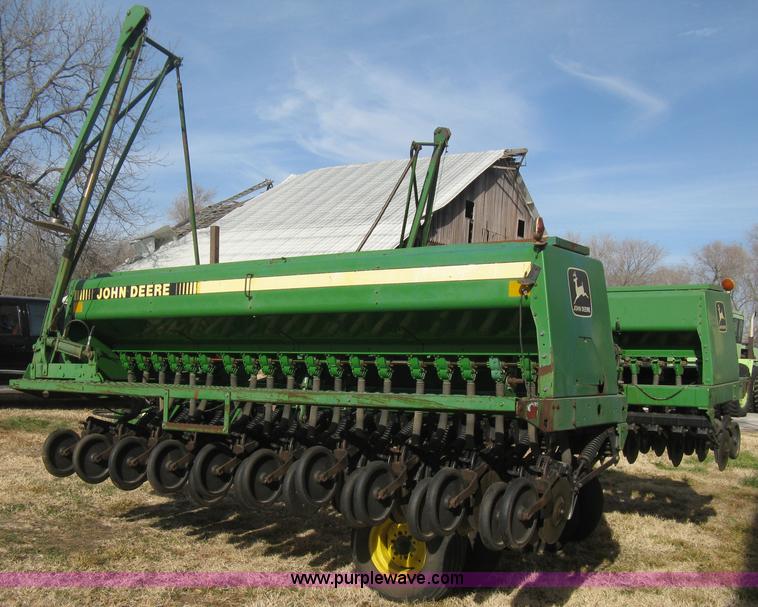 image for item B8368 John Deere 455 grain drill