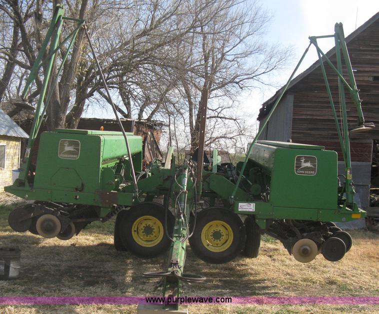 image for item B8368 John Deere 455 grain drill