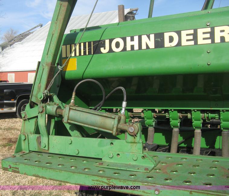 image for item B8368 John Deere 455 grain drill