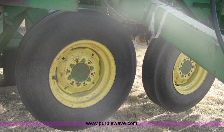 image for item B8368 John Deere 455 grain drill