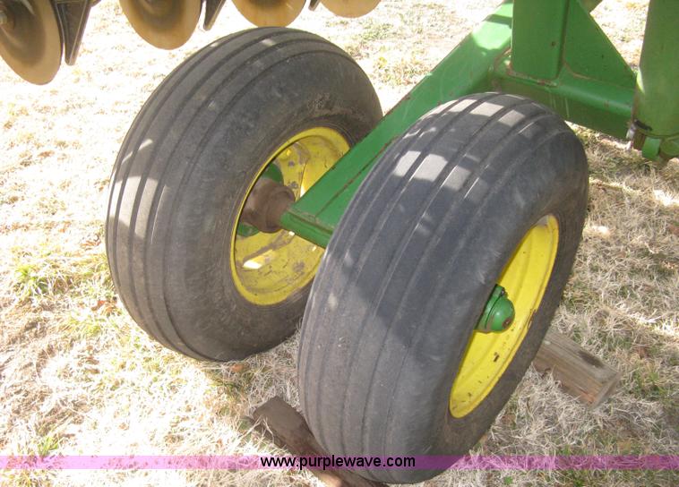 image for item B8368 John Deere 455 grain drill