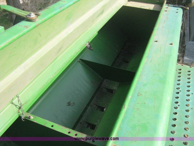image for item B8368 John Deere 455 grain drill