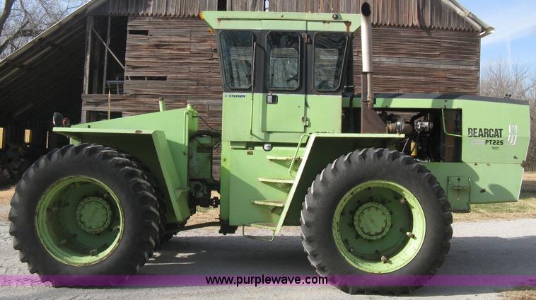 image for item B8369 Steiger Bearcat PT225 articulated tractor