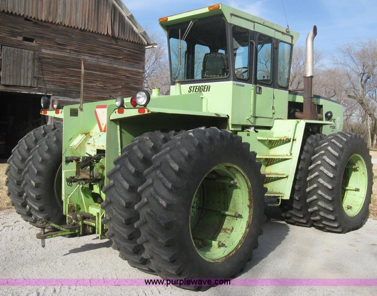 image for item B8369 Steiger Bearcat PT225 articulated tractor