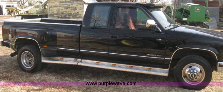 image for item B8370 1993 Chevrolet Silverado 3500 extended cab pickup truck