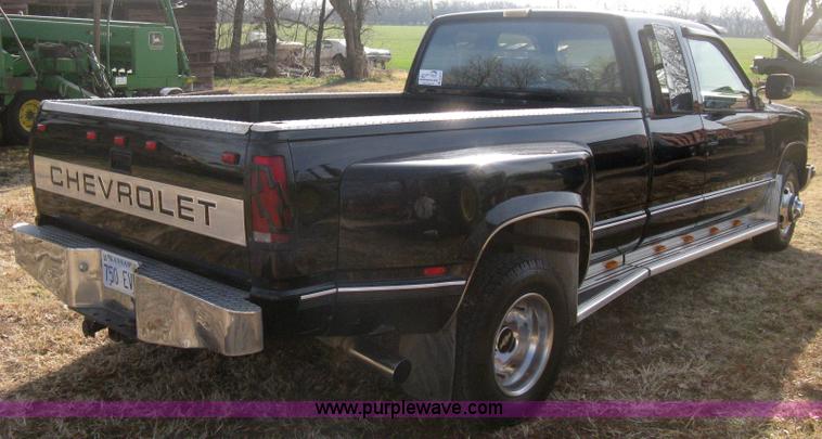 image for item B8370 1993 Chevrolet Silverado 3500 extended cab pickup truck