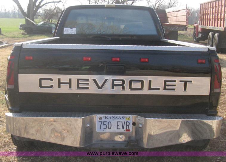 image for item B8370 1993 Chevrolet Silverado 3500 extended cab pickup truck