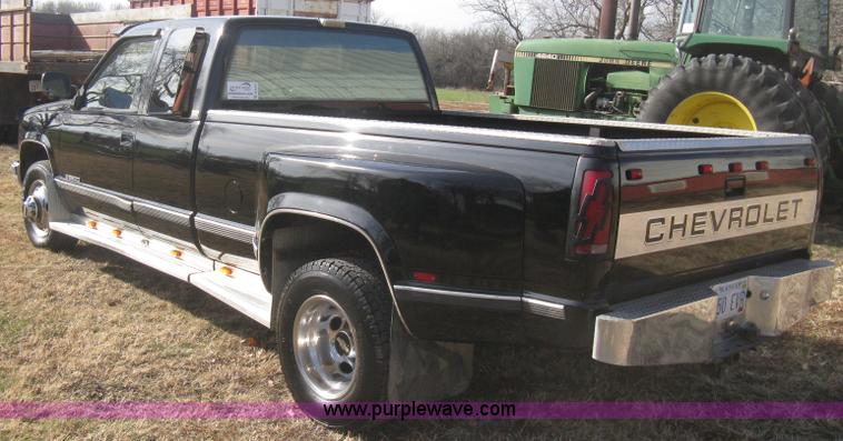 image for item B8370 1993 Chevrolet Silverado 3500 extended cab pickup truck
