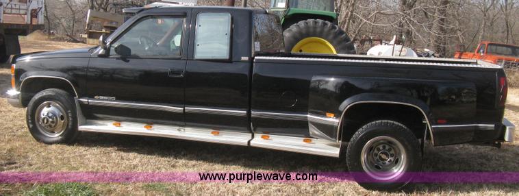 image for item B8370 1993 Chevrolet Silverado 3500 extended cab pickup truck