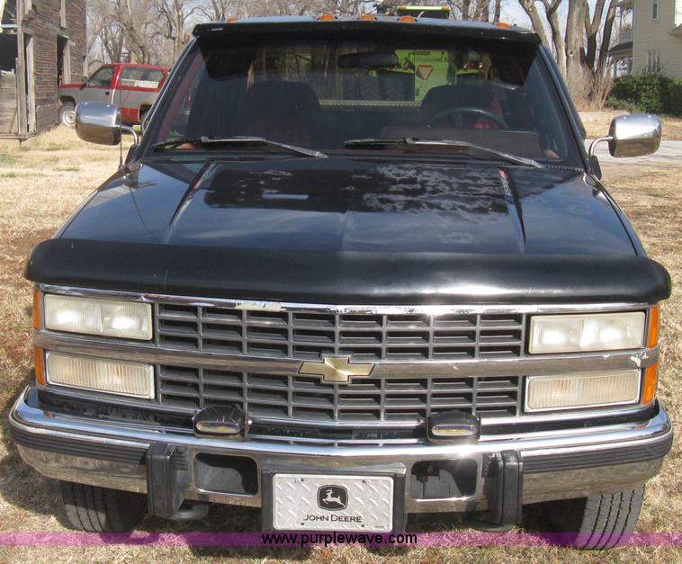 image for item B8370 1993 Chevrolet Silverado 3500 extended cab pickup truck