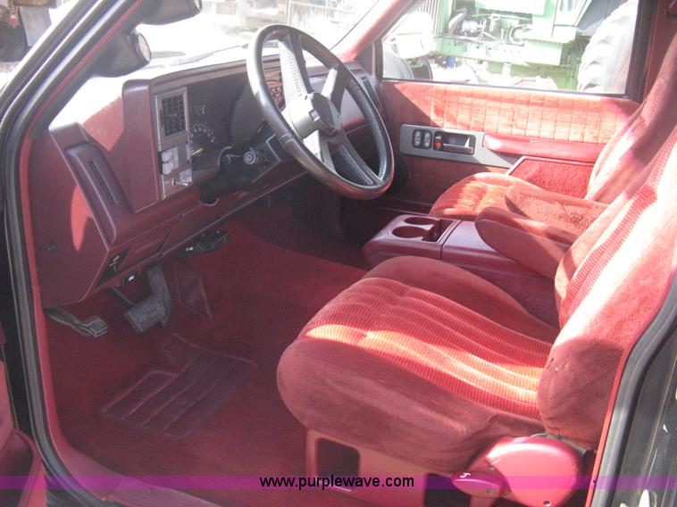 image for item B8370 1993 Chevrolet Silverado 3500 extended cab pickup truck