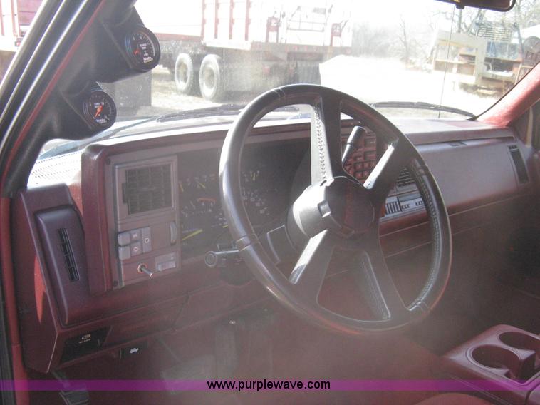 image for item B8370 1993 Chevrolet Silverado 3500 extended cab pickup truck