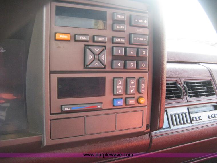 image for item B8370 1993 Chevrolet Silverado 3500 extended cab pickup truck