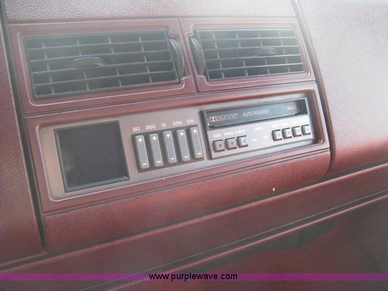 image for item B8370 1993 Chevrolet Silverado 3500 extended cab pickup truck