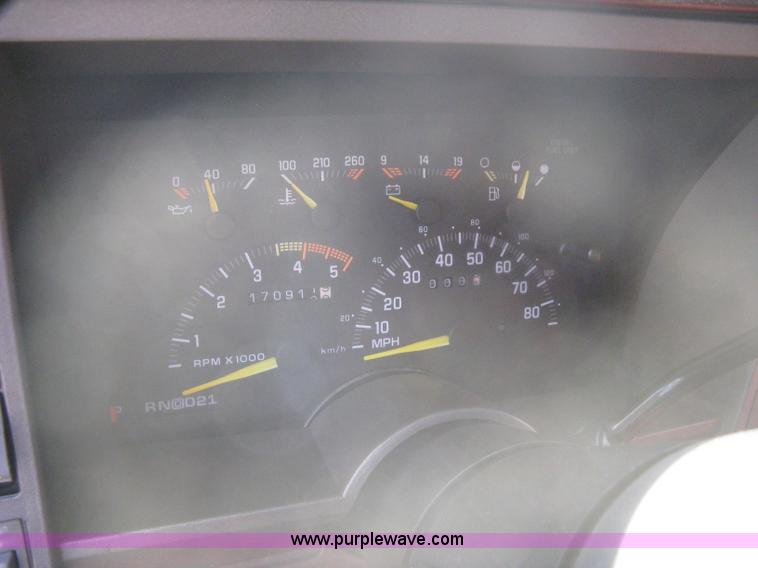 image for item B8370 1993 Chevrolet Silverado 3500 extended cab pickup truck