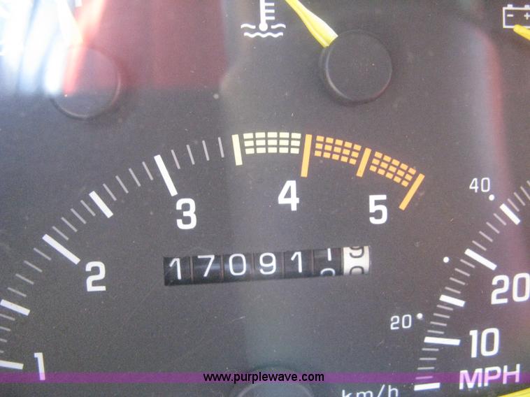 image for item B8370 1993 Chevrolet Silverado 3500 extended cab pickup truck