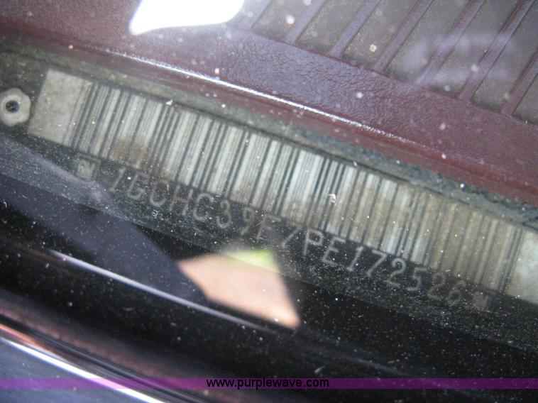 image for item B8370 1993 Chevrolet Silverado 3500 extended cab pickup truck