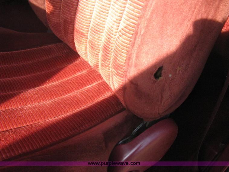 image for item B8370 1993 Chevrolet Silverado 3500 extended cab pickup truck