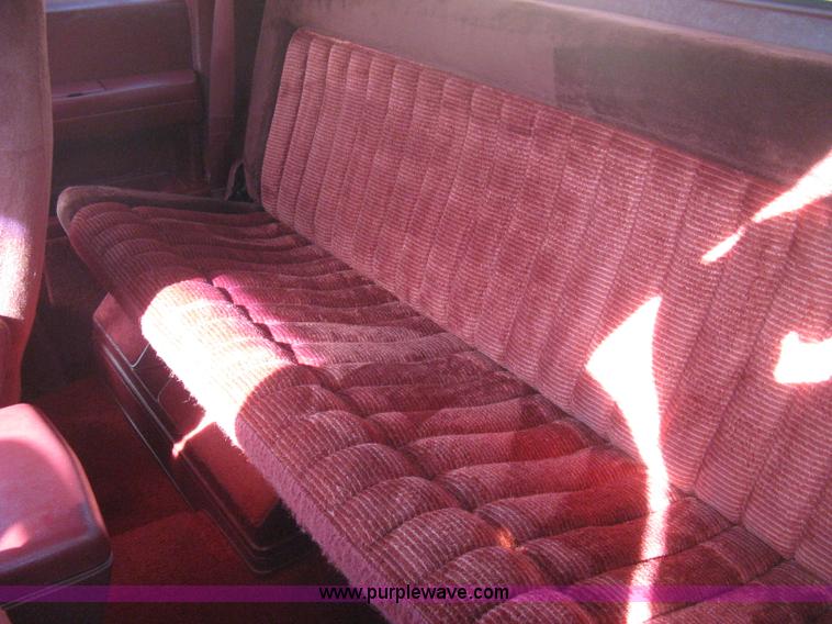 image for item B8370 1993 Chevrolet Silverado 3500 extended cab pickup truck