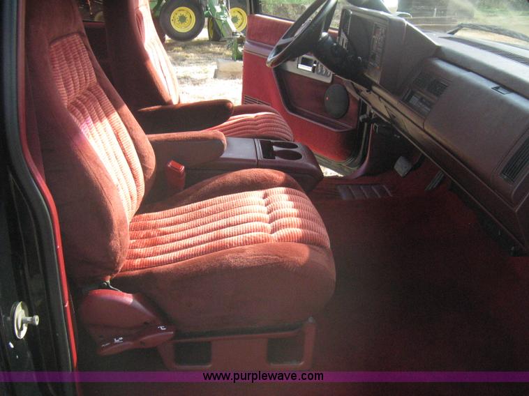 image for item B8370 1993 Chevrolet Silverado 3500 extended cab pickup truck