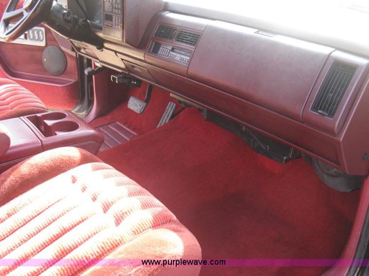 image for item B8370 1993 Chevrolet Silverado 3500 extended cab pickup truck