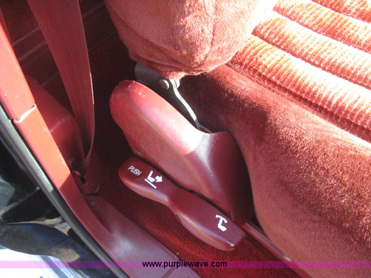 image for item B8370 1993 Chevrolet Silverado 3500 extended cab pickup truck