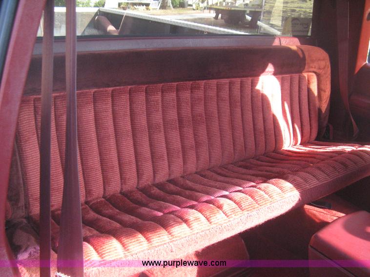 image for item B8370 1993 Chevrolet Silverado 3500 extended cab pickup truck