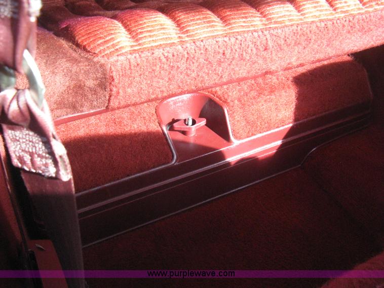 image for item B8370 1993 Chevrolet Silverado 3500 extended cab pickup truck