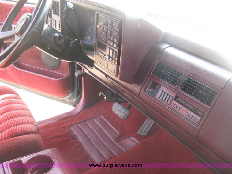 image for item B8370 1993 Chevrolet Silverado 3500 extended cab pickup truck