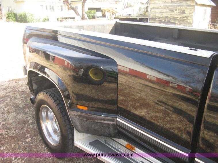 image for item B8370 1993 Chevrolet Silverado 3500 extended cab pickup truck
