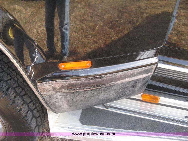 image for item B8370 1993 Chevrolet Silverado 3500 extended cab pickup truck