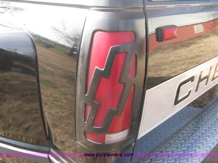 image for item B8370 1993 Chevrolet Silverado 3500 extended cab pickup truck