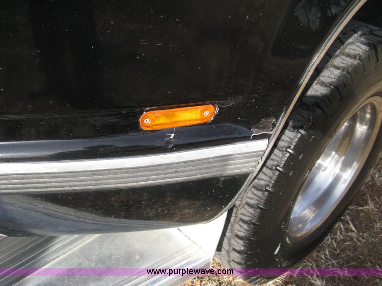 image for item B8370 1993 Chevrolet Silverado 3500 extended cab pickup truck