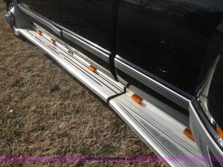 image for item B8370 1993 Chevrolet Silverado 3500 extended cab pickup truck