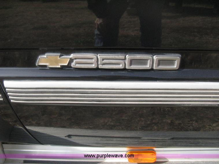 image for item B8370 1993 Chevrolet Silverado 3500 extended cab pickup truck