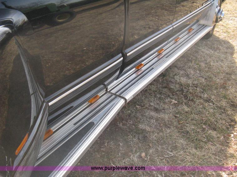 image for item B8370 1993 Chevrolet Silverado 3500 extended cab pickup truck