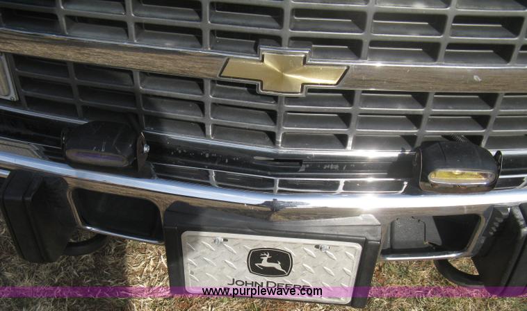 image for item B8370 1993 Chevrolet Silverado 3500 extended cab pickup truck