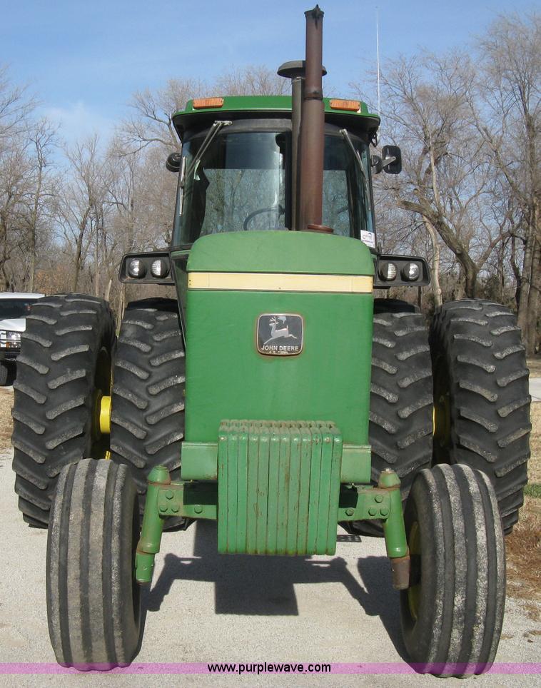 image for item B8375 1980 John Deere 4640 tractor