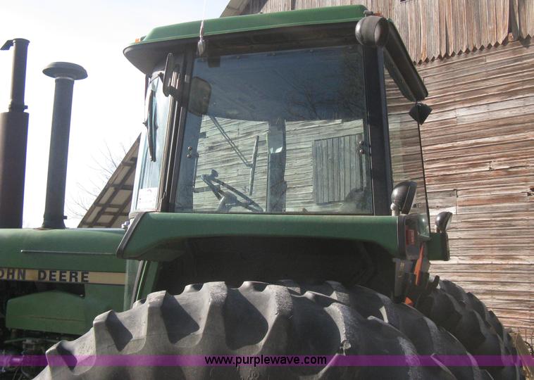 image for item B8375 1980 John Deere 4640 tractor