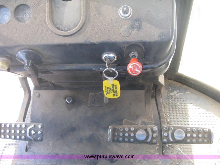 image for item B8375 1980 John Deere 4640 tractor