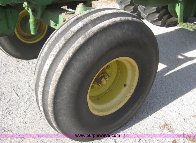 image for item B8375 1980 John Deere 4640 tractor