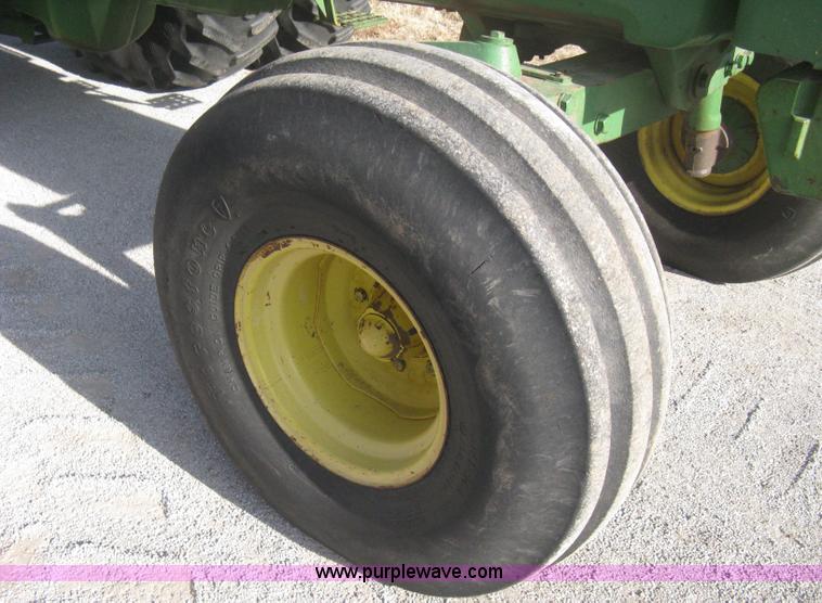 image for item B8375 1980 John Deere 4640 tractor