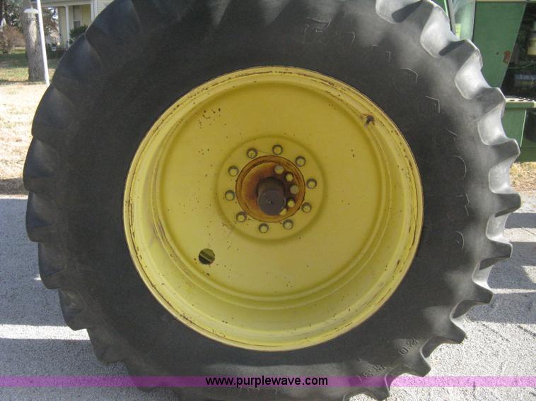 image for item B8375 1980 John Deere 4640 tractor