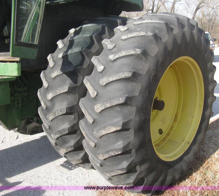 image for item B8375 1980 John Deere 4640 tractor