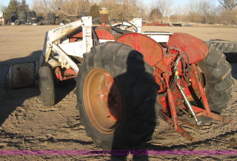 image for item B8484 International 504 tractor