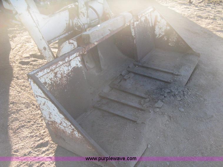 image for item B8484 International 504 tractor