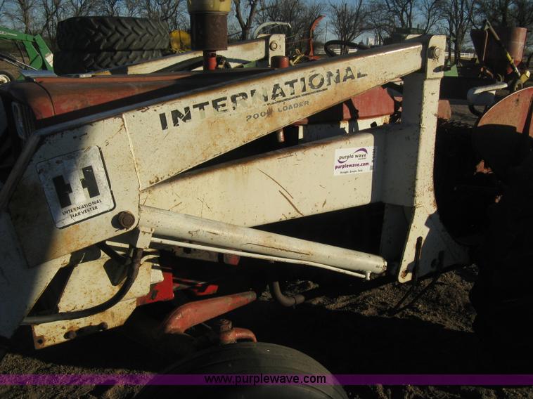 image for item B8484 International 504 tractor